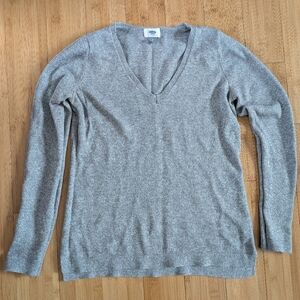 Old Navy Women's V-Neck Sweater in Heather Gray